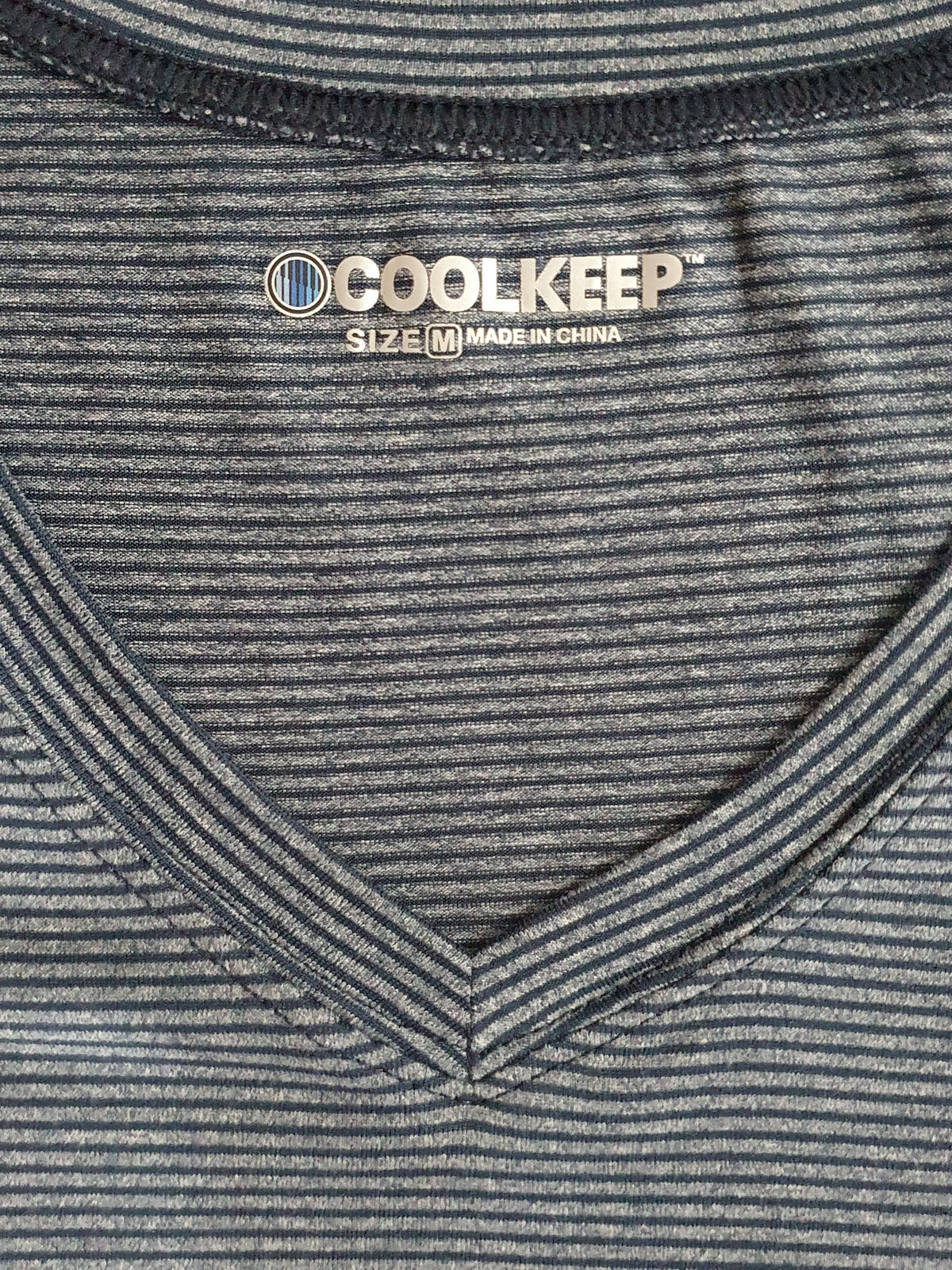Coolkeep v-neck striped