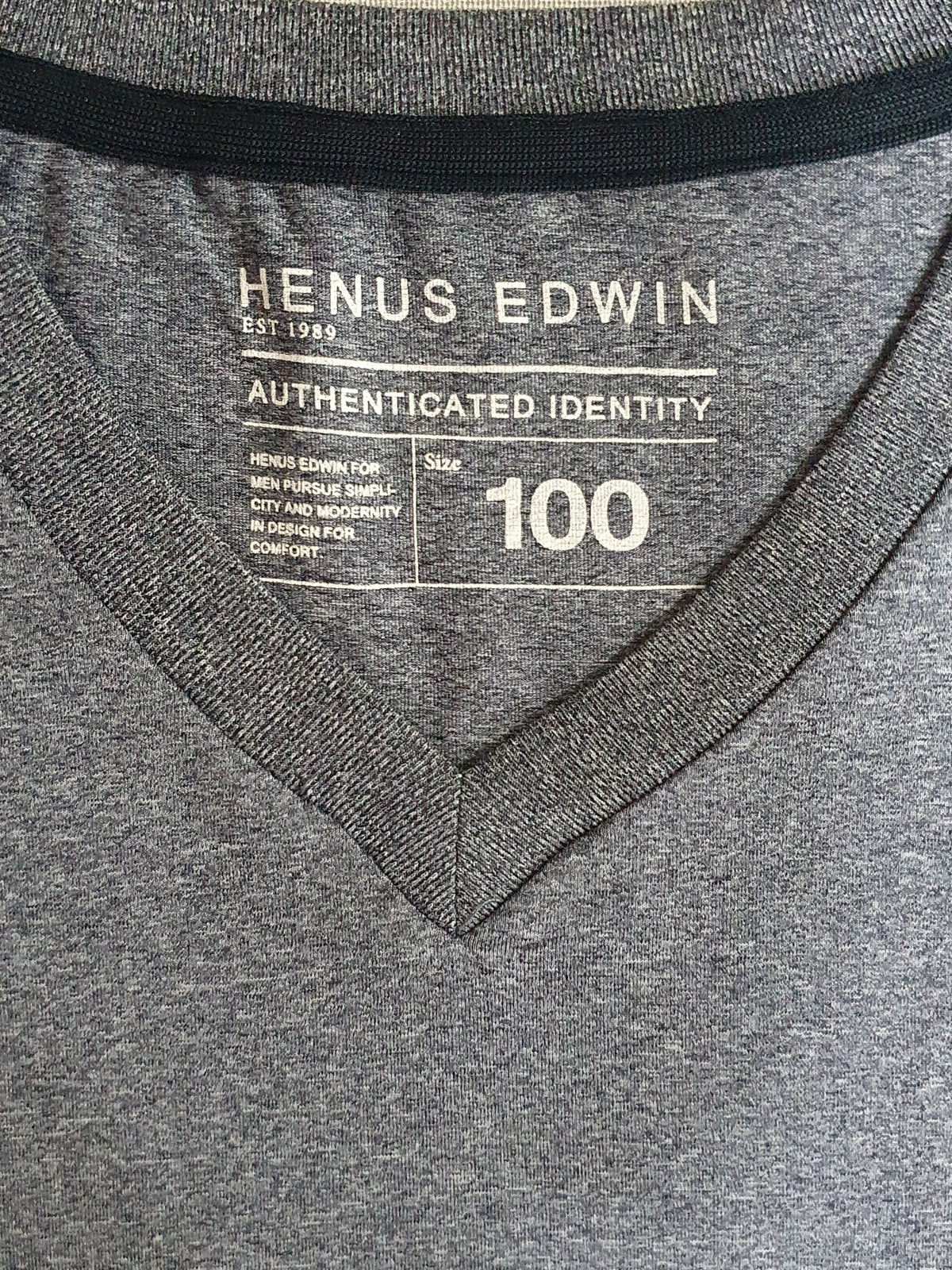 Henus Edwin V-neck