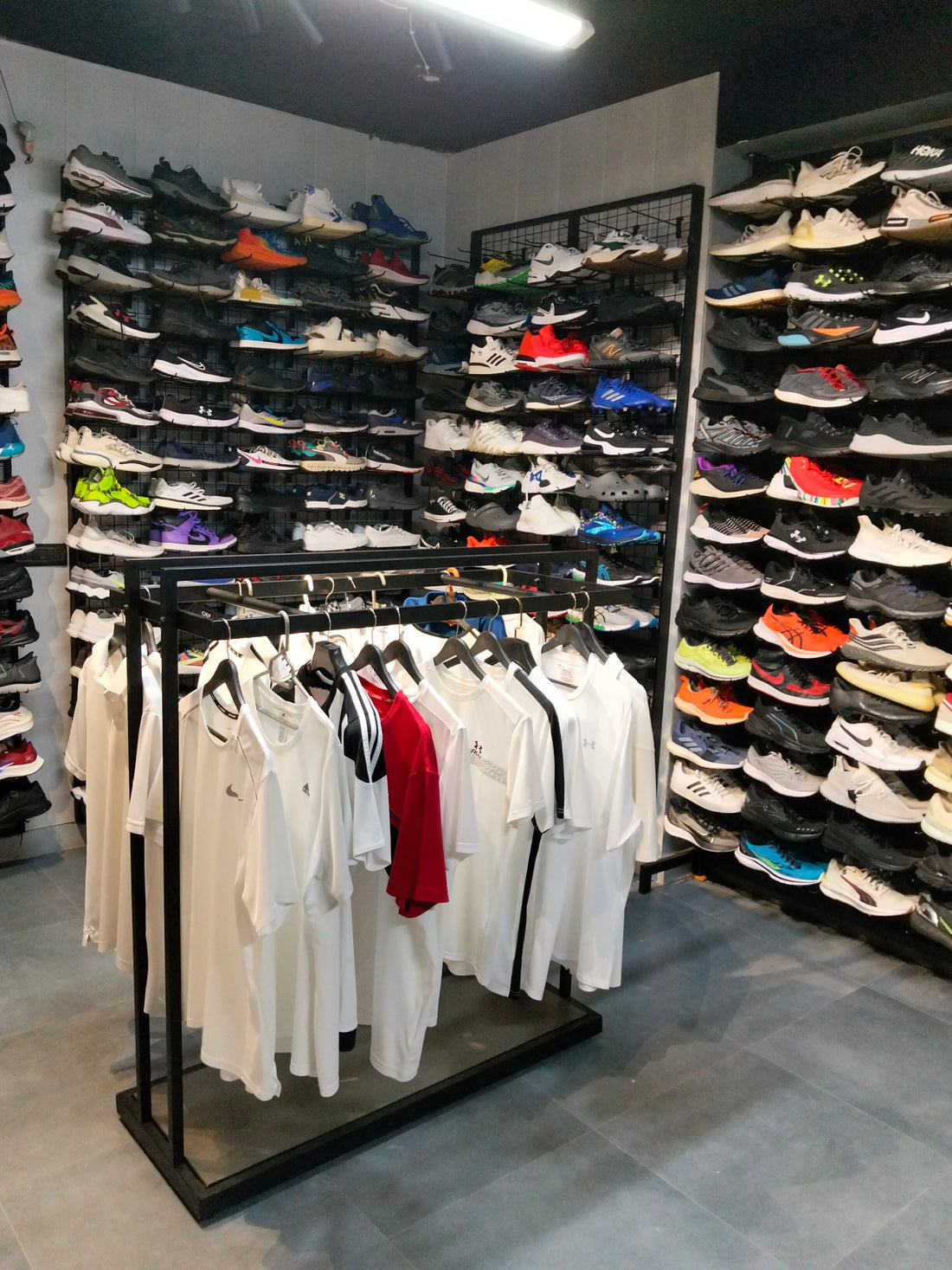 Original Preloved Branded Shoes, T-Shirts and Polo in Pakistan | Buy Authentic Sneakers & Sportswear – Extreme Comforts