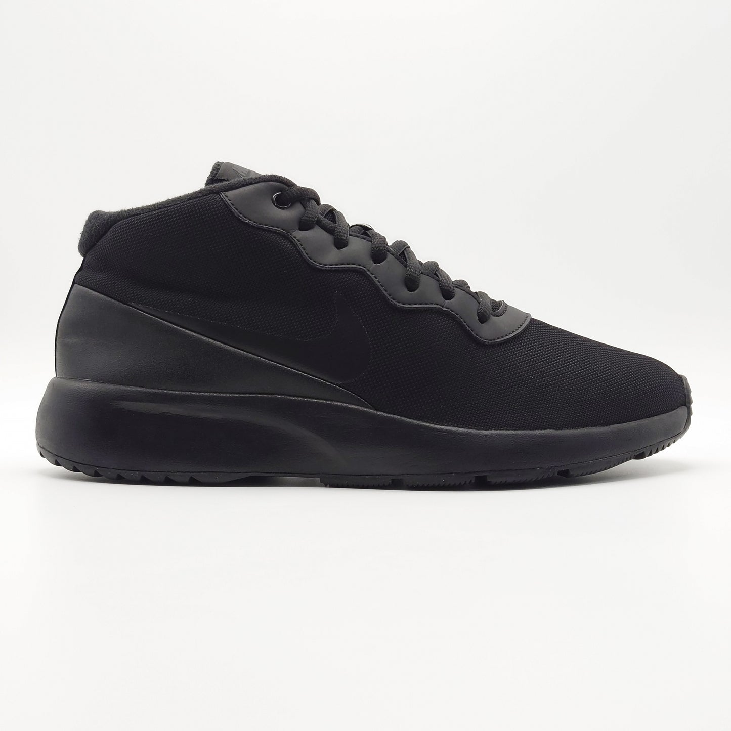 Nike Tanjun Chukka (Water Resistant)
