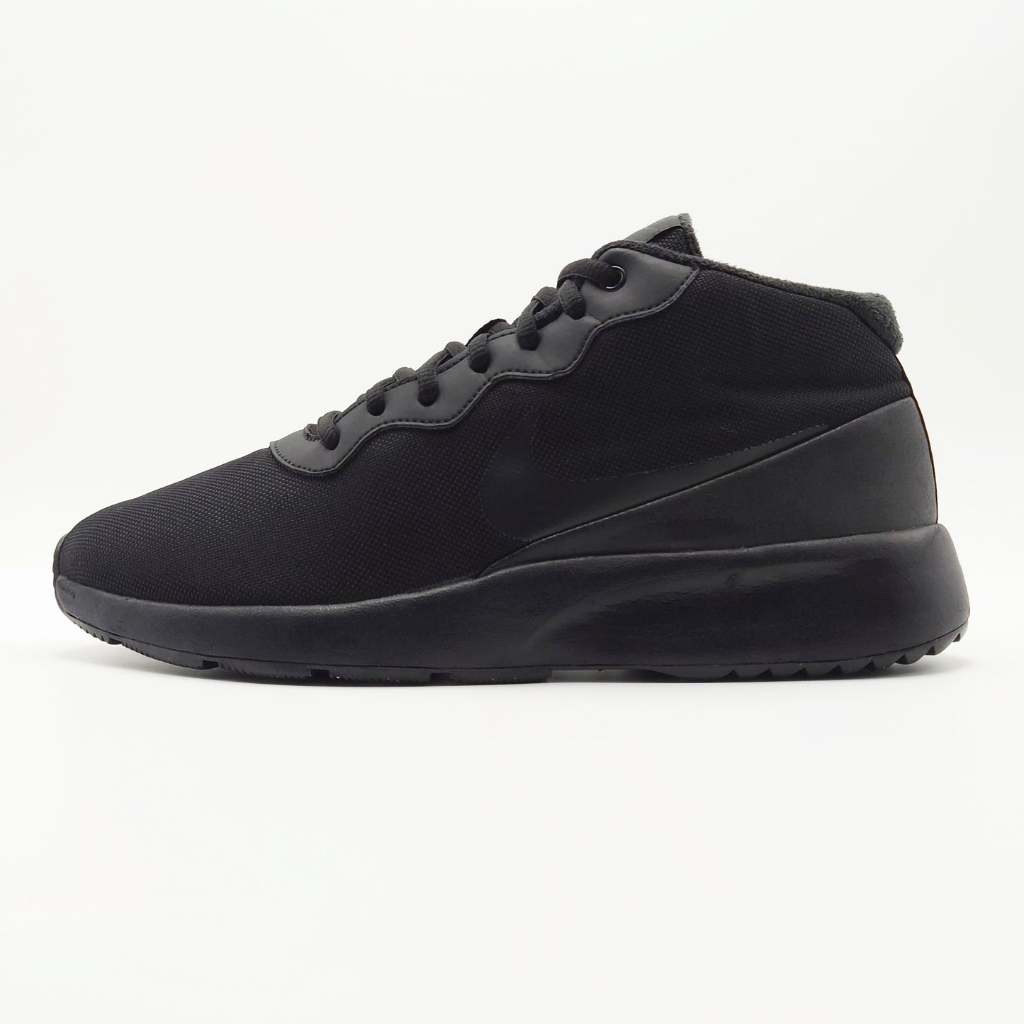 Nike Tanjun Chukka (Water Resistant)