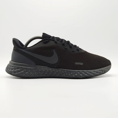 Nike Revolution 5