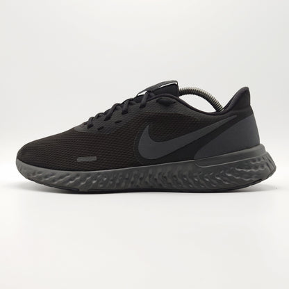 Nike Revolution 5
