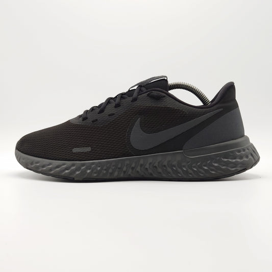 Nike Revolution 5