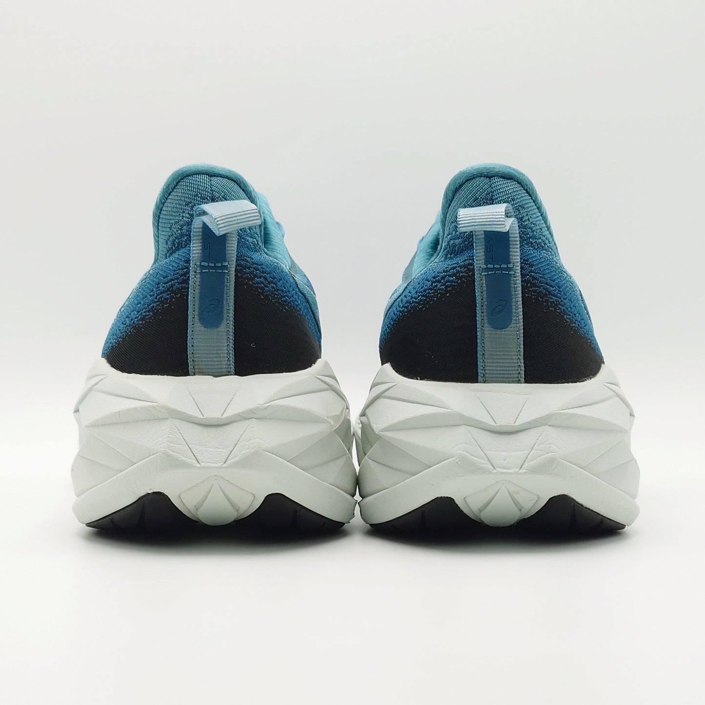 Asics Novablast 4