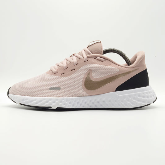 Nike Revolution 5