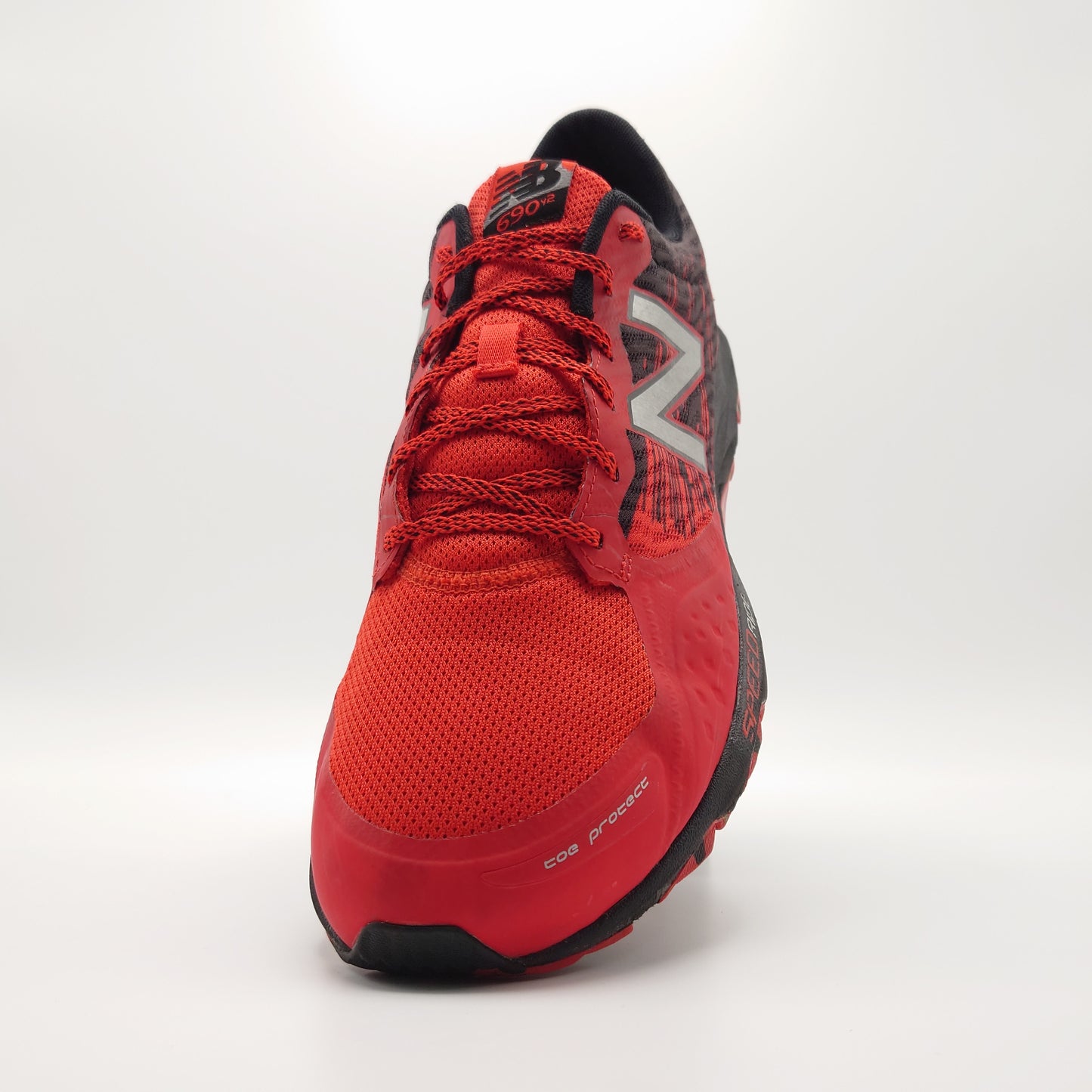 New Balance 690 V2