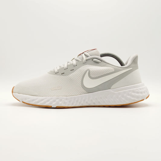 Nike Revolution 5