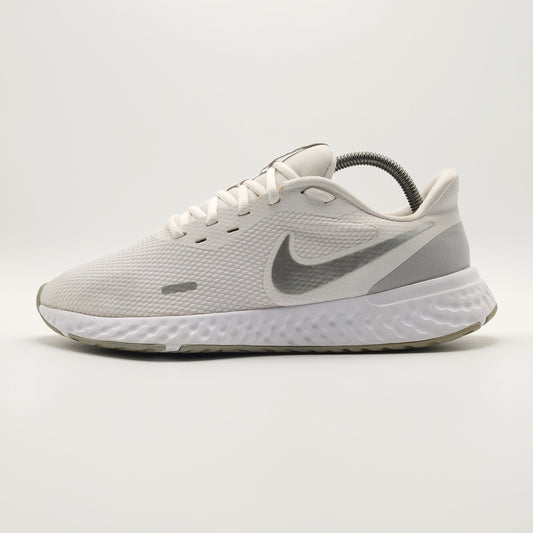 Nike Revolution 5