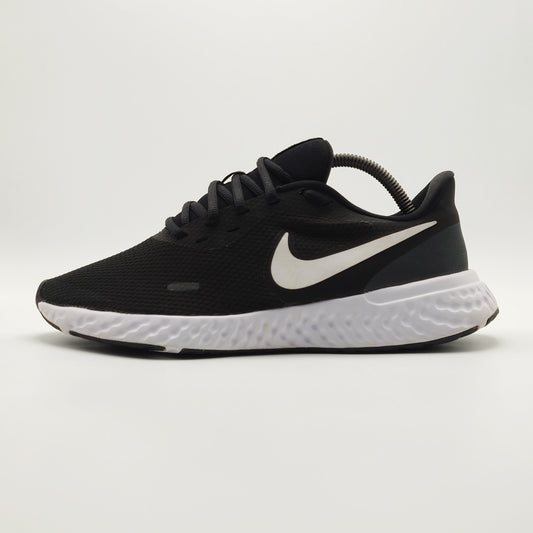 Nike Revolution 5