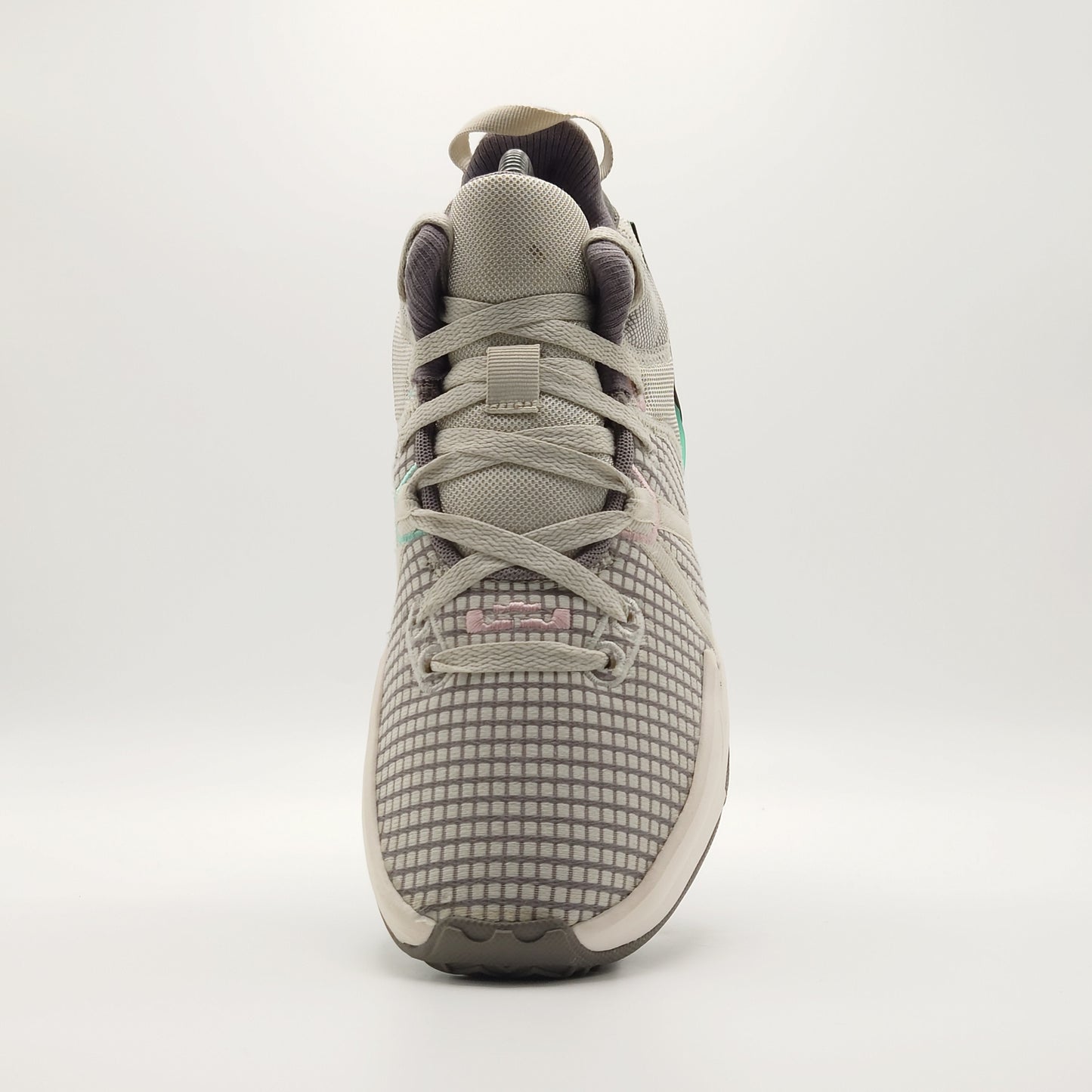 Nike LeBron Witness 8