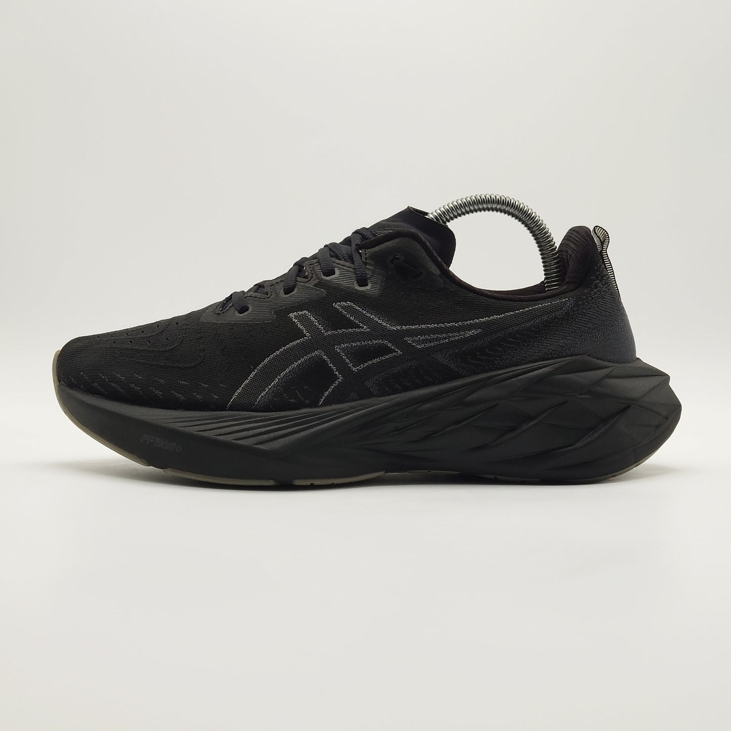 ASICS Novablast 4