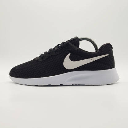 Nike Tanjun