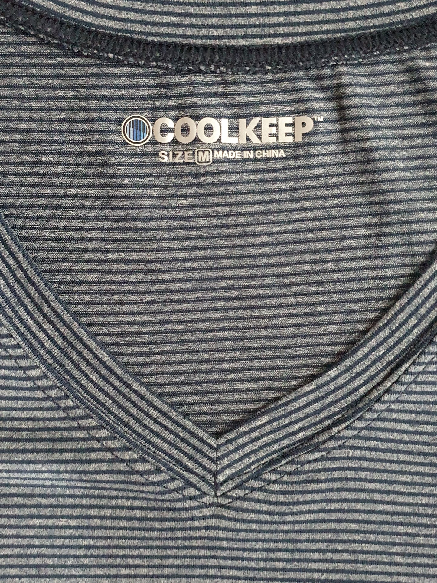 Coolkeep v-neck striped