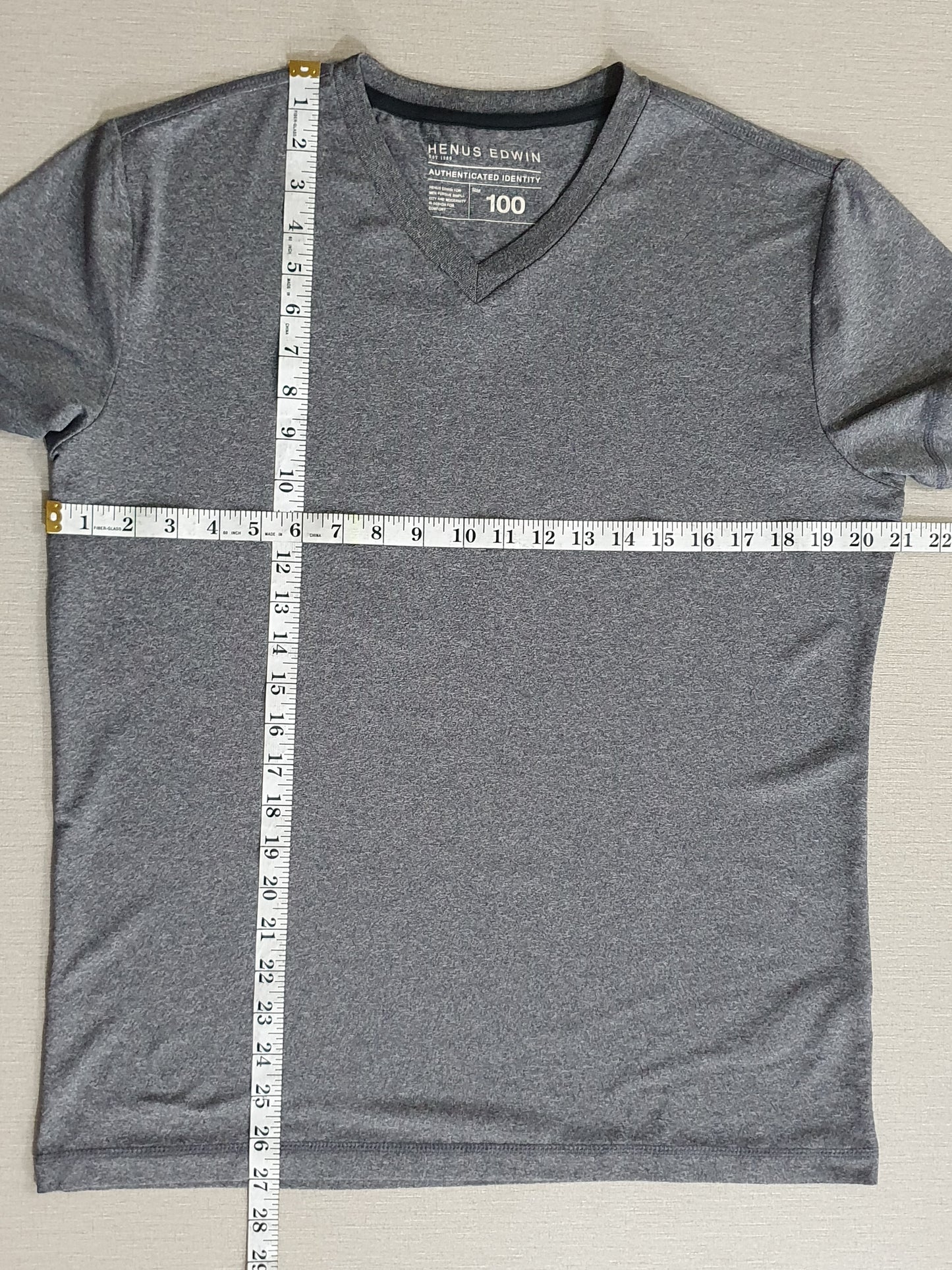 Henus Edwin V-neck