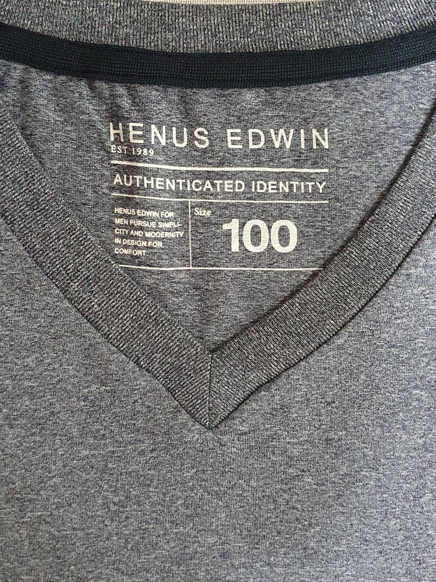 Henus Edwin V-neck