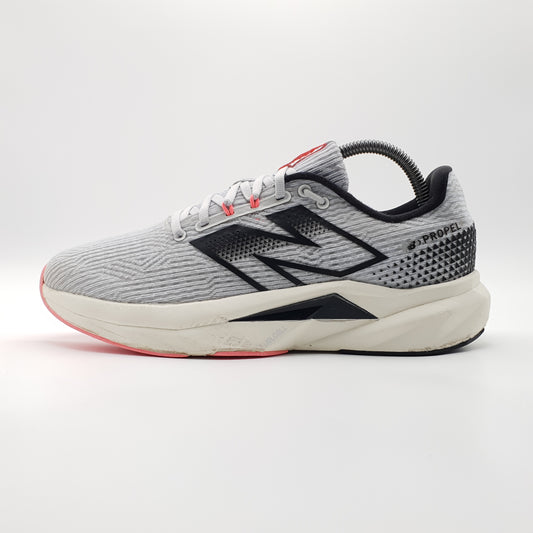 New Balance FuelCell Propel v5