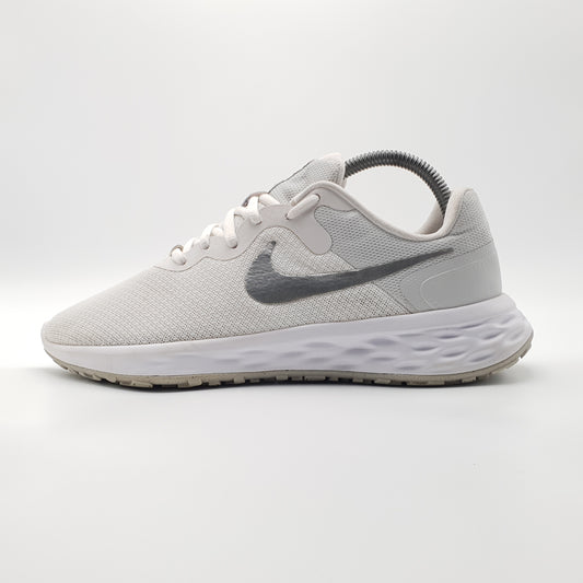 Nike Revolution 6