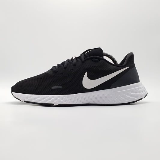 Nike Revolution 5