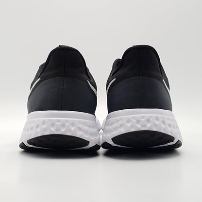 Nike Revolution 5