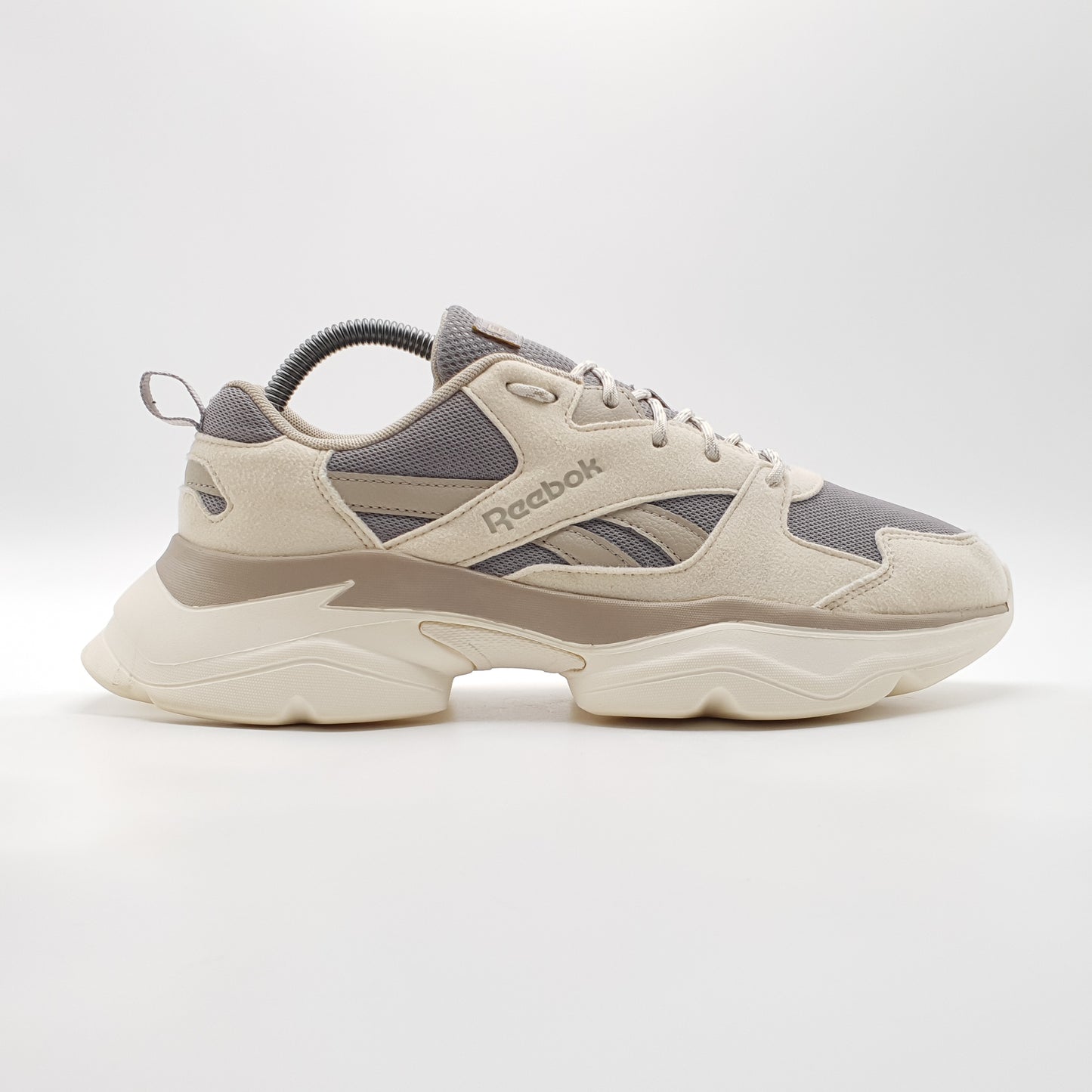 Reebok Wanna One x Royal Bridge 3