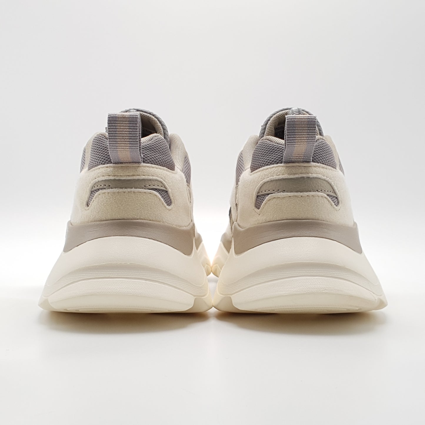 Reebok Wanna One x Royal Bridge 3