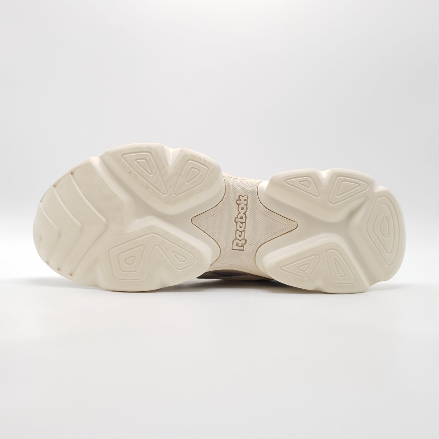 Reebok Wanna One x Royal Bridge 3