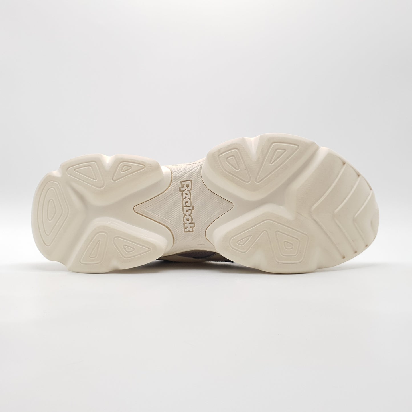 Reebok Wanna One x Royal Bridge 3