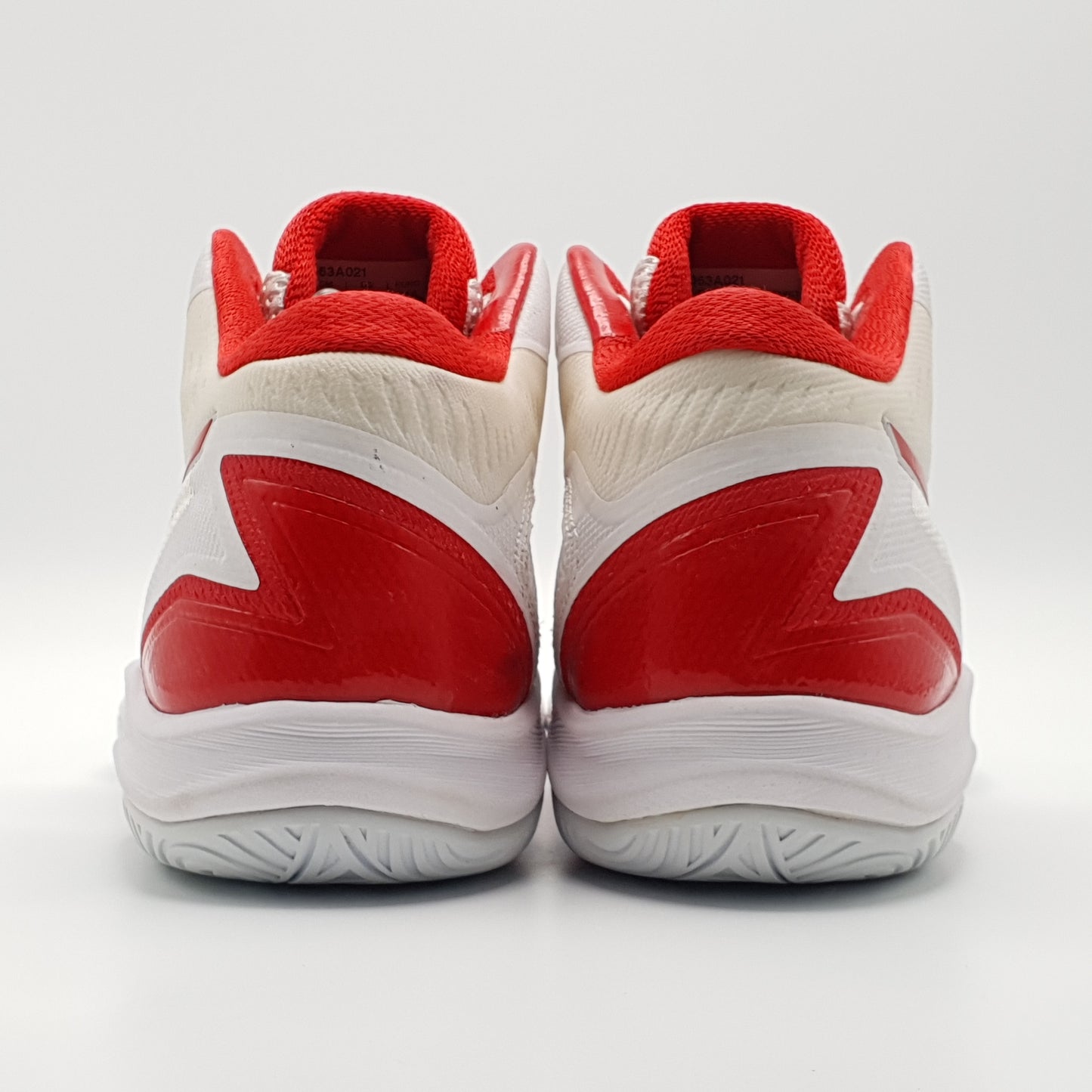 ASICS Gelhoop V12 Non-Marking