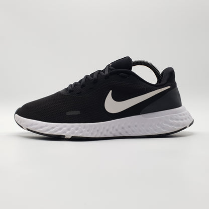 Nike Revolution 5
