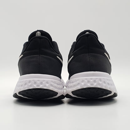 Nike Revolution 5