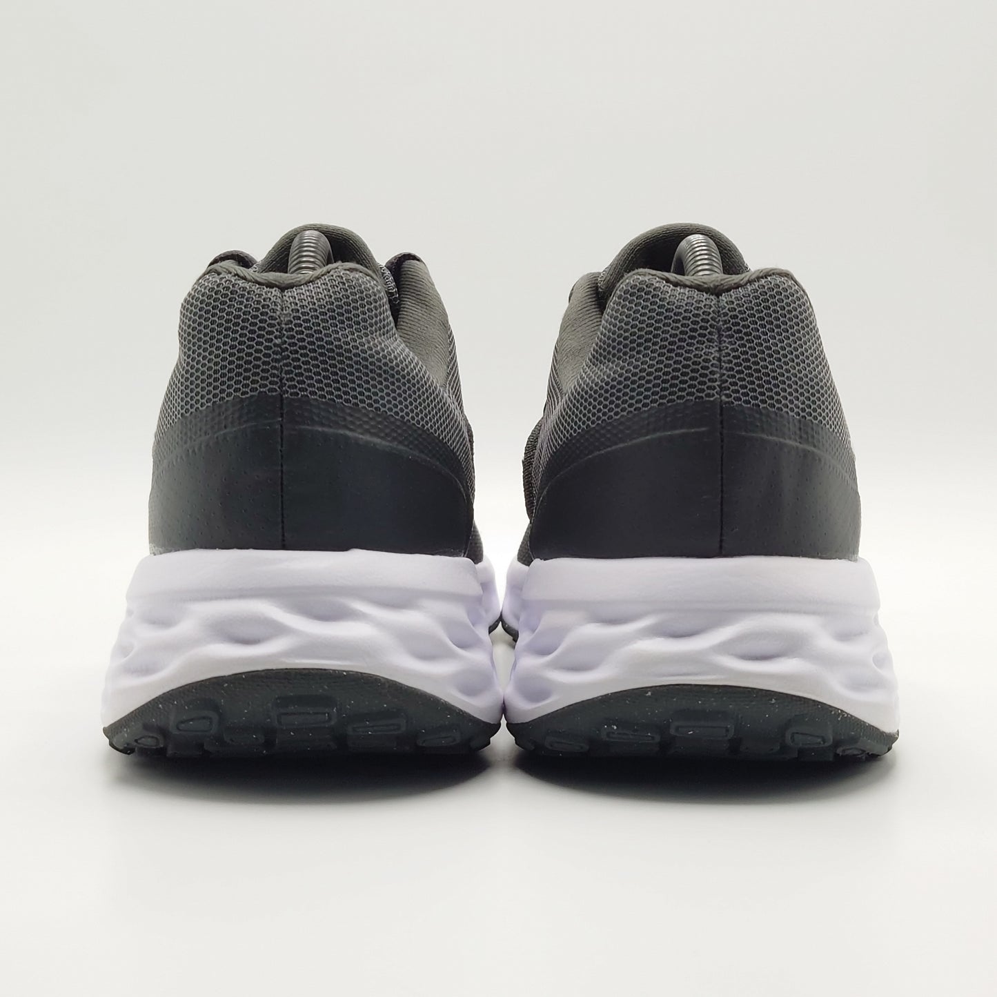 Nike Revolution 6