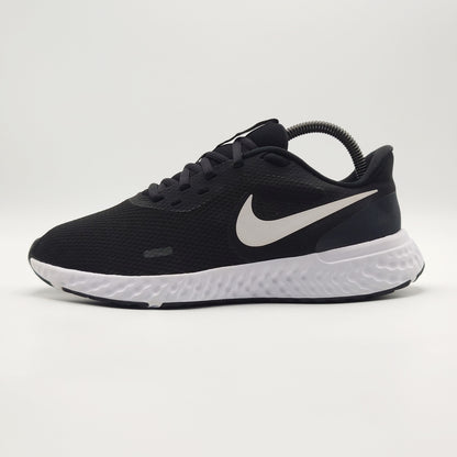 Nike Revolution 5