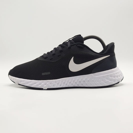 Nike Revolution 5