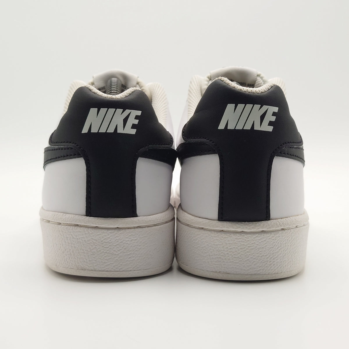 Nike Court Royale