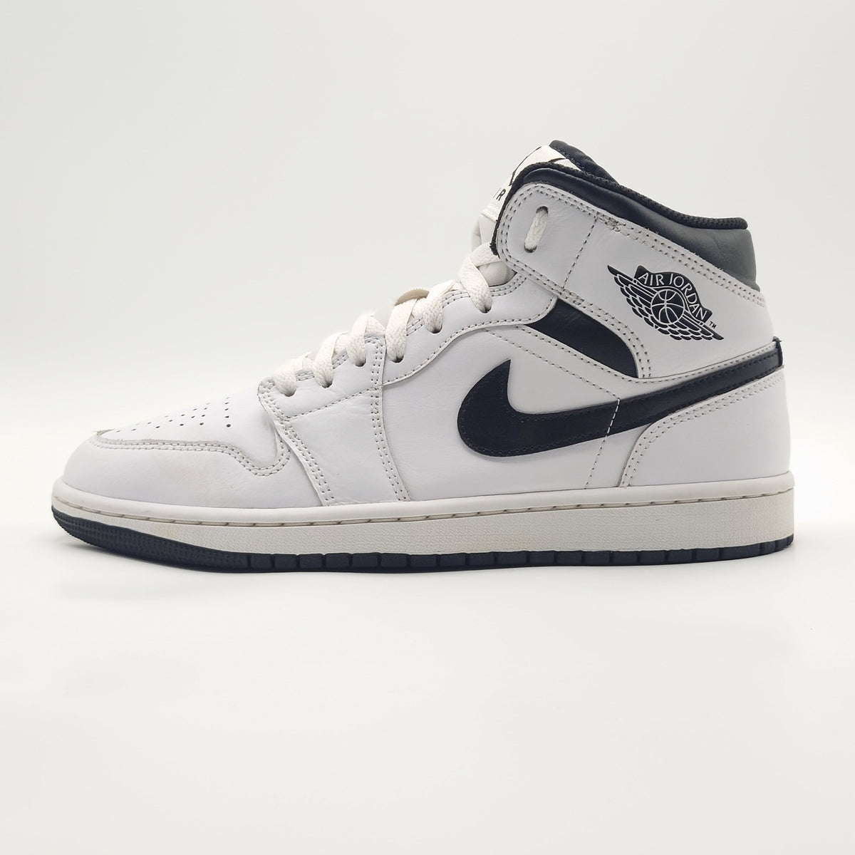 Nike Jordan 1 Mid Reverse Panda