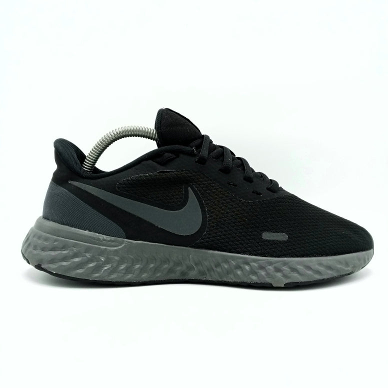 Nike Revolution 5