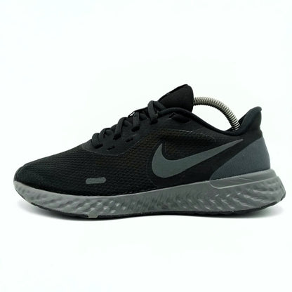 Nike Revolution 5