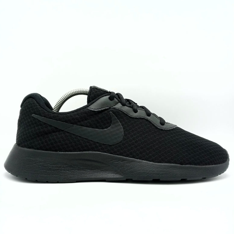 Nike Tanjun
