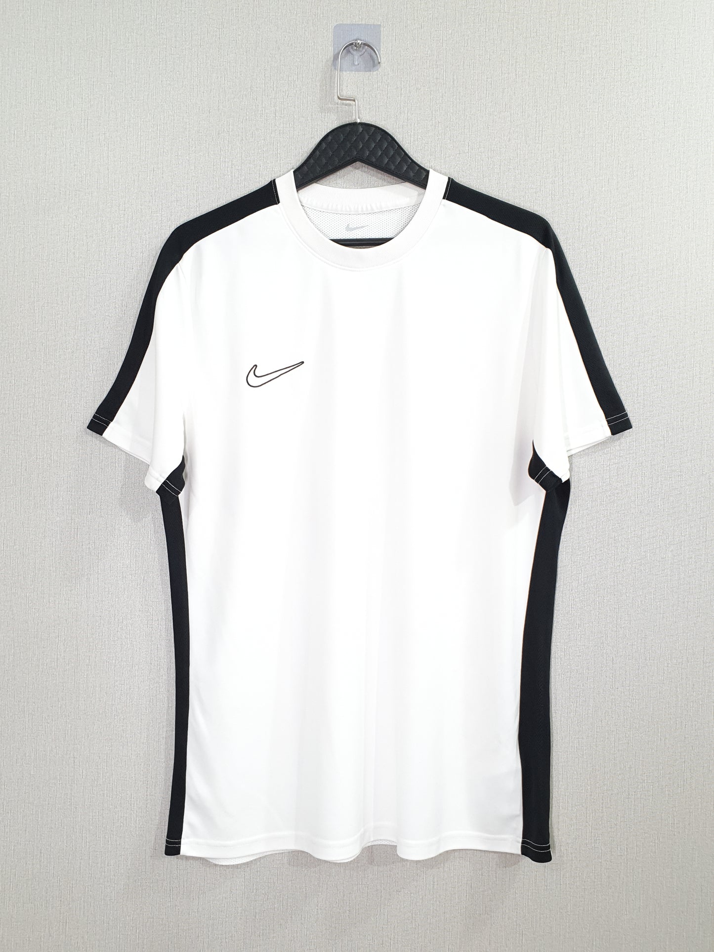Nike Dri-FIT Academy 23 training Slim Fit