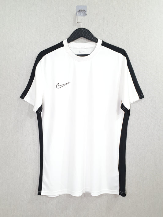 Nike Dri-FIT Academy 23 training Slim Fit