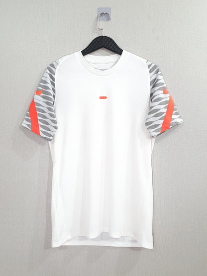 Nike Strike 21